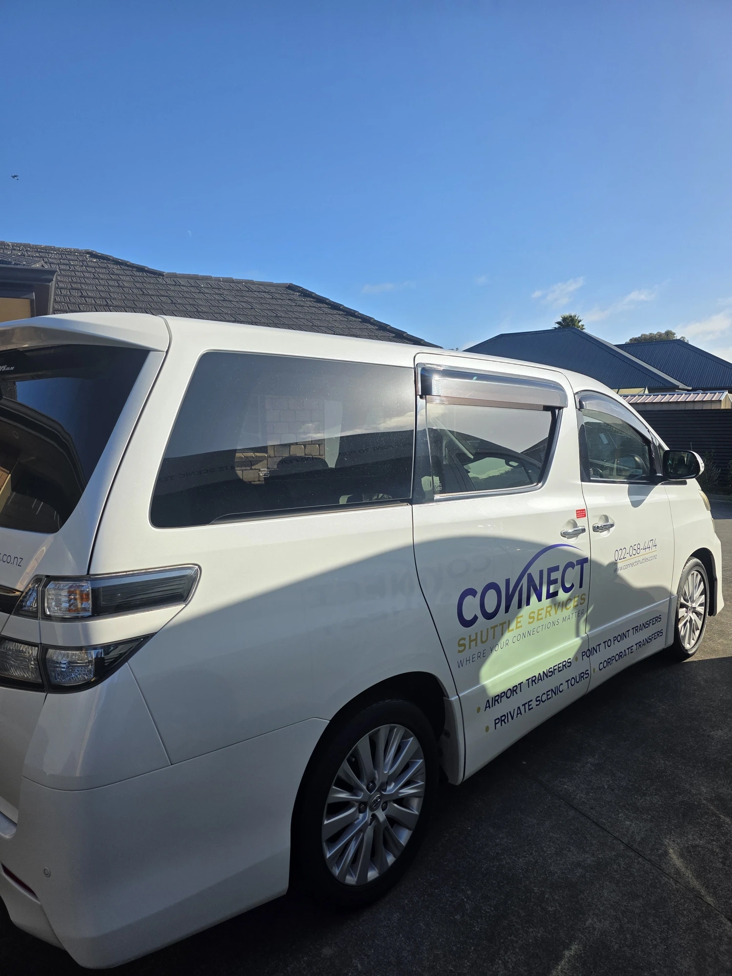 Toyota Vellfire MPV - Front exterior view