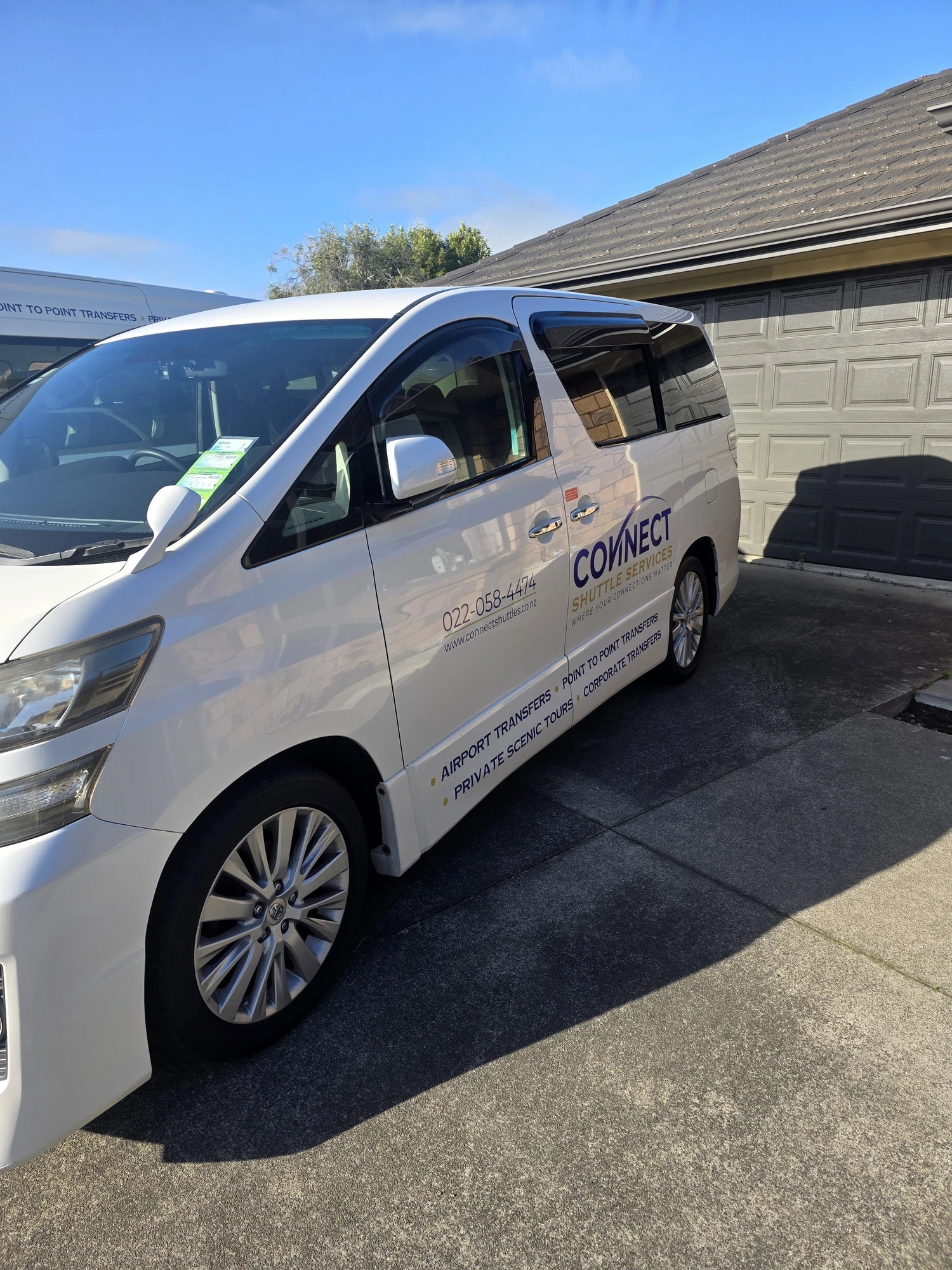 Toyota Vellfire MPV - Side profile